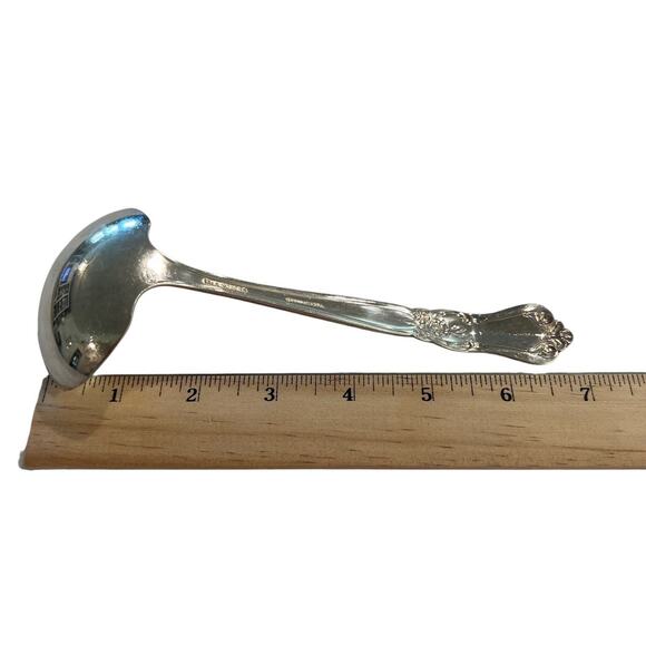 Wm F. Rogers Oneida Ltd 1956 Valley Rose Gravy Ladle 6.5 in Vintage Silver Plate - Picture 4 of 6